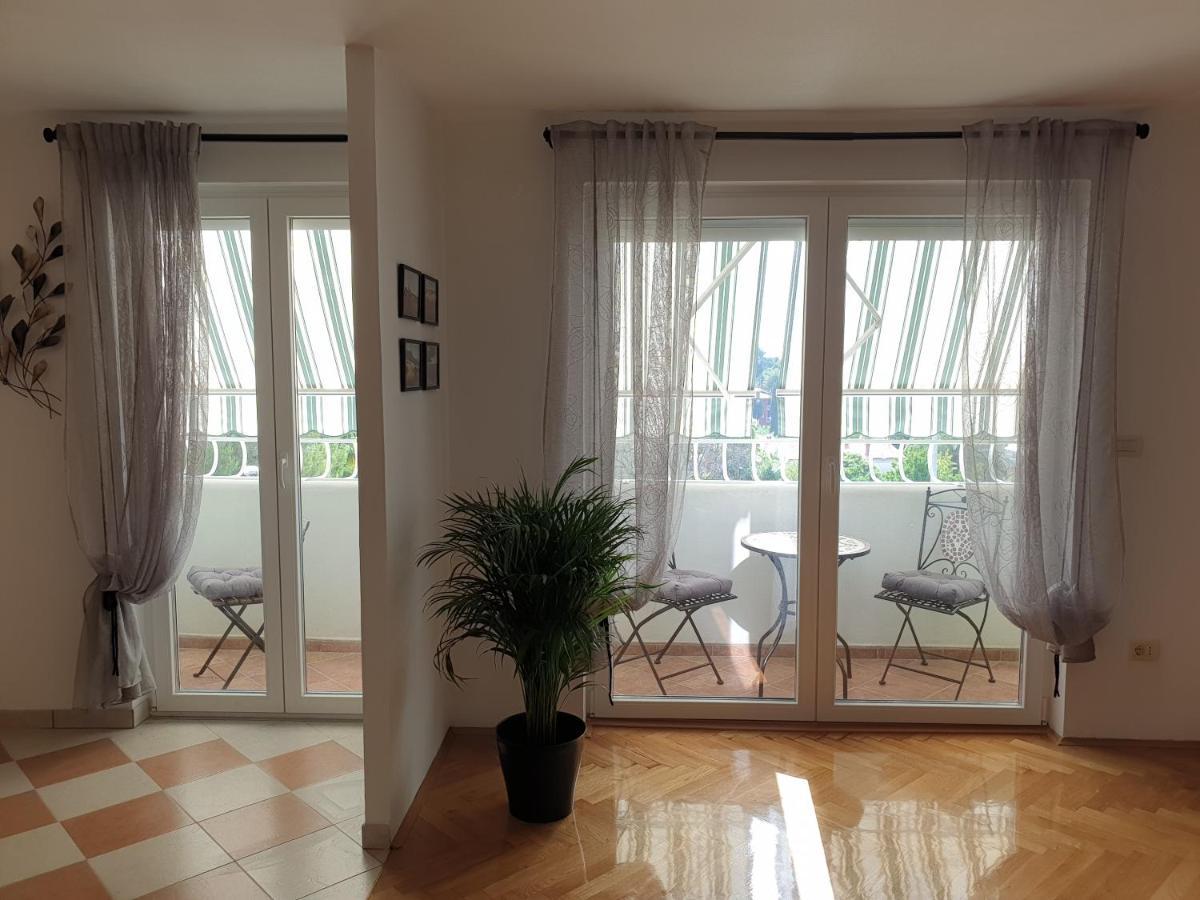 Apartment Maeistro By Privileggio Residence 로비니 외부 사진